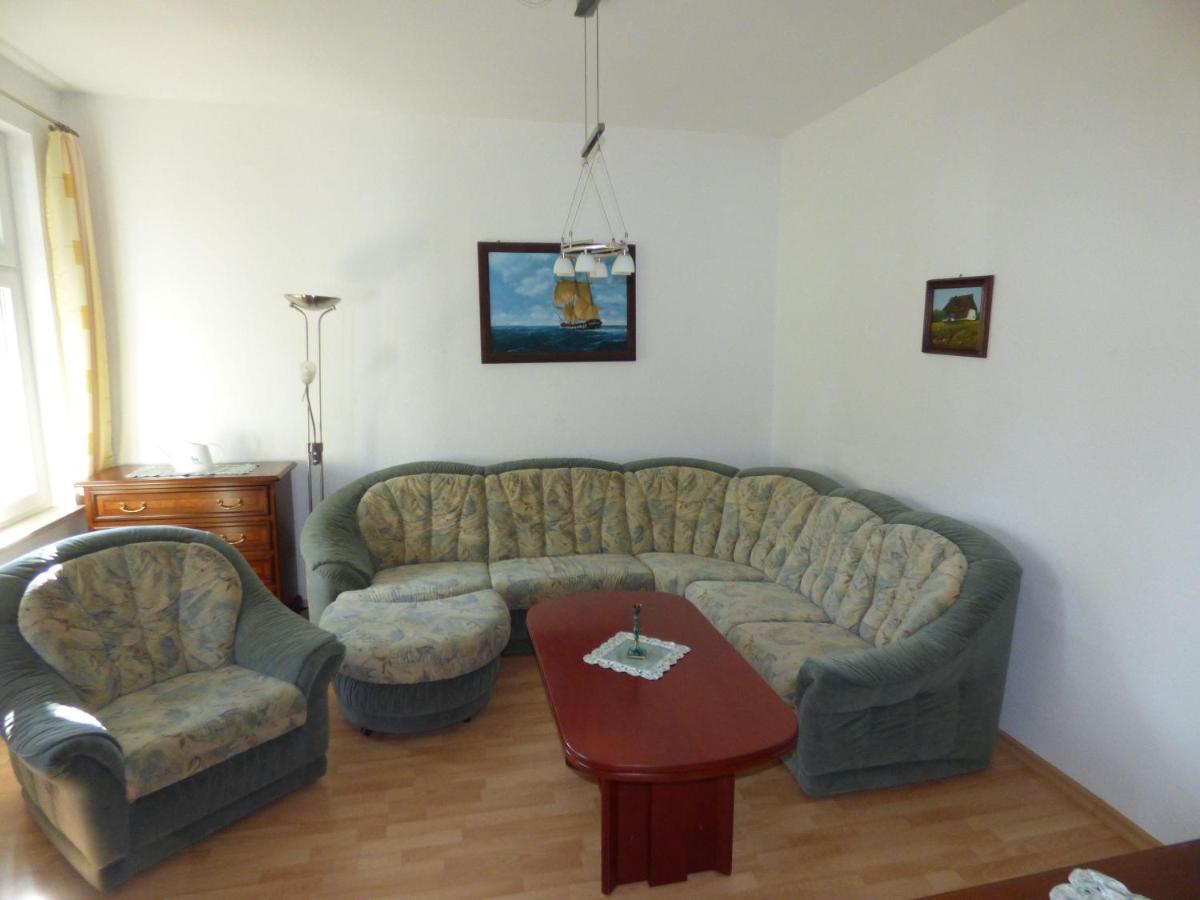 Sonnige-Ferienwohnung-100Qm-Im-1-Obergeschoss-Der-Villa-Walhall-In-Einem-Parkaehnlichen-Garten Sellin  Exterior foto