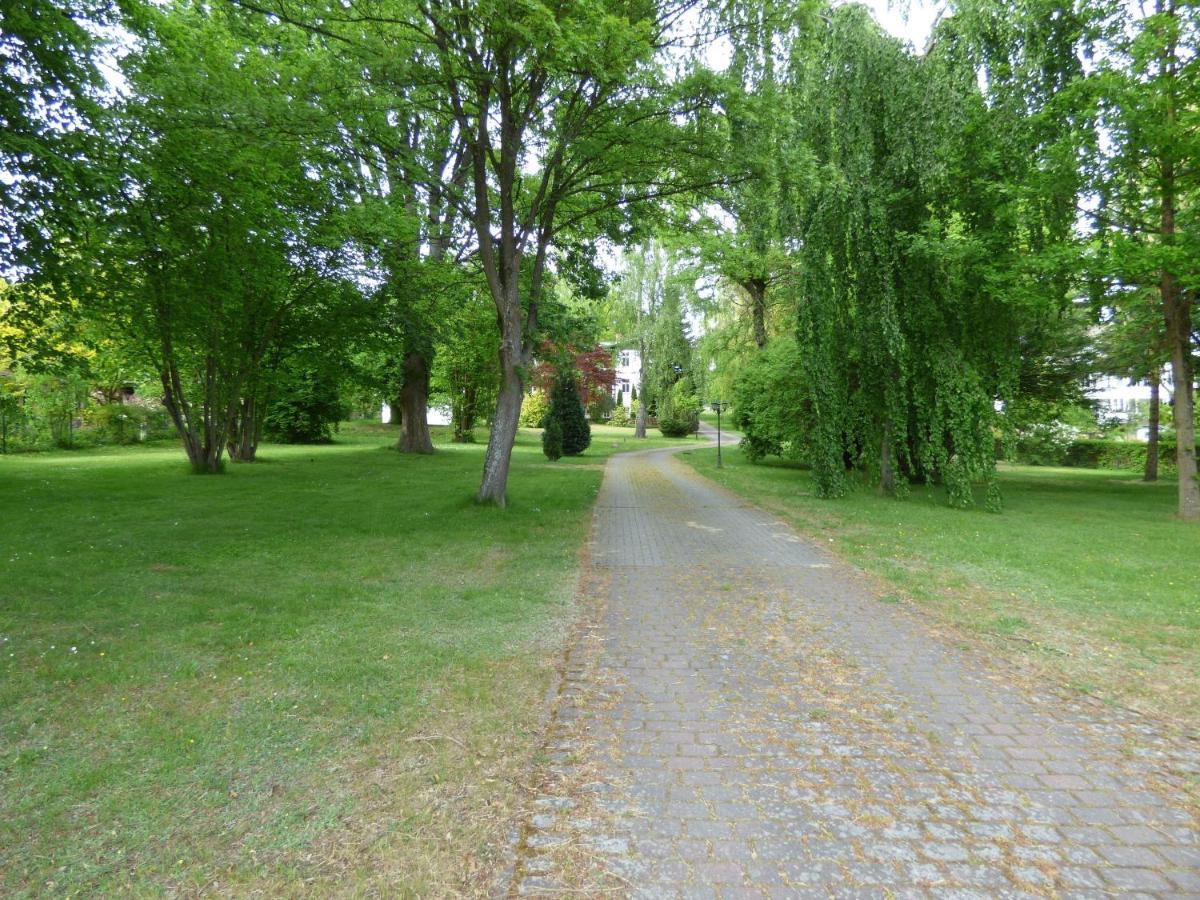 Sonnige-Ferienwohnung-100Qm-Im-1-Obergeschoss-Der-Villa-Walhall-In-Einem-Parkaehnlichen-Garten Sellin  Exterior foto